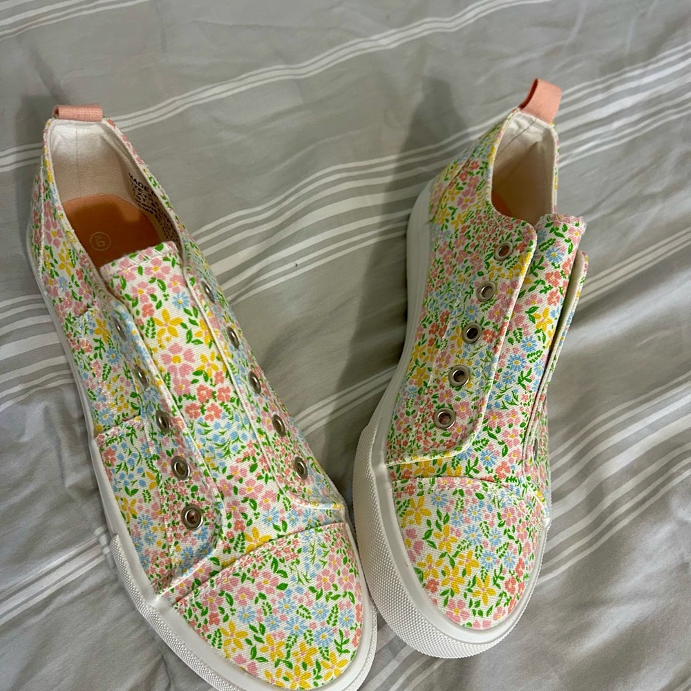 NWOT Serra Yellow and Pink Sneakers Vibrant Slip-On Shoes
